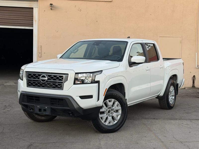 2022 Nissan Frontier SV's photo