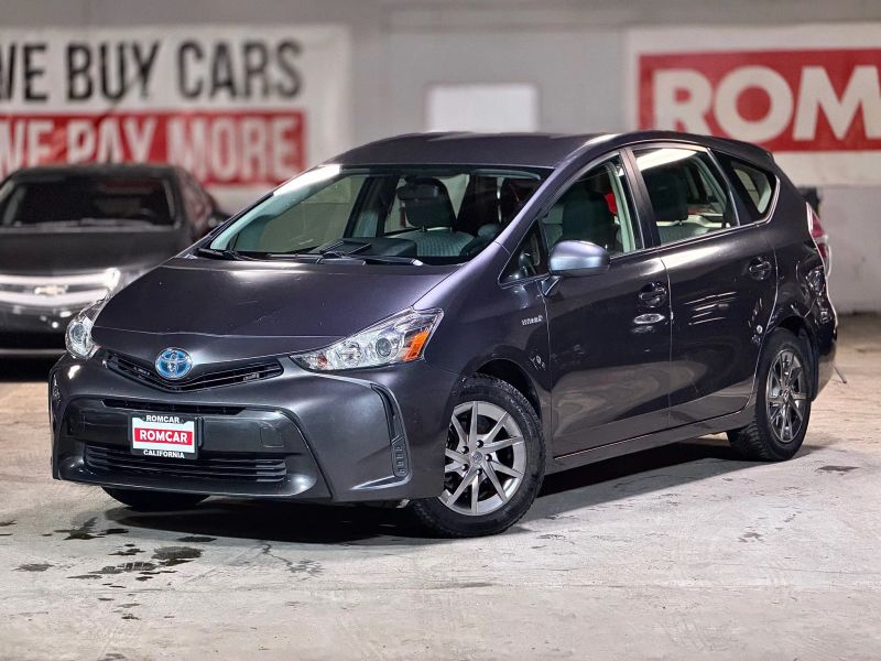 2017 Toyota Prius v Five
