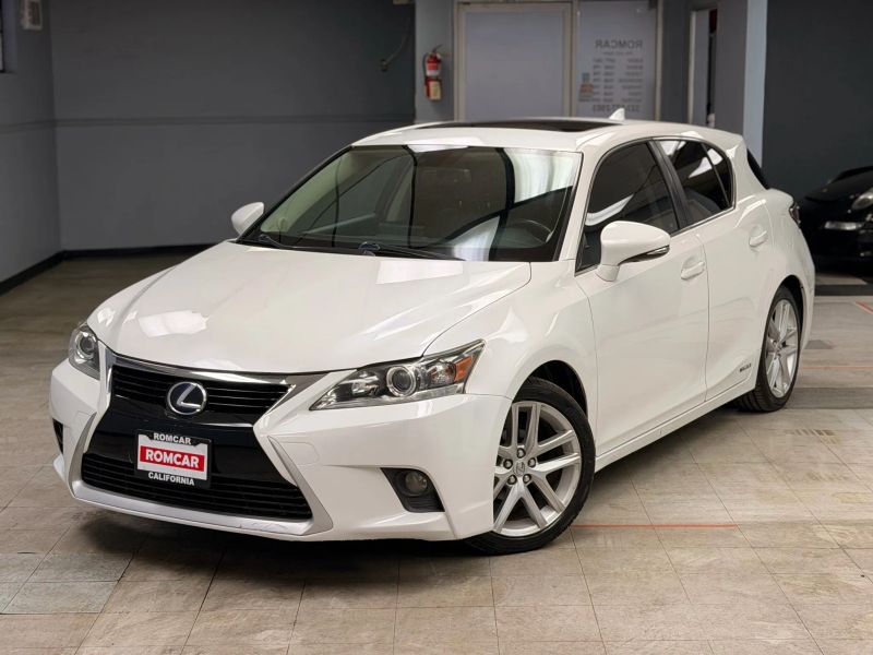 2014 Lexus CT 200h Base's photo