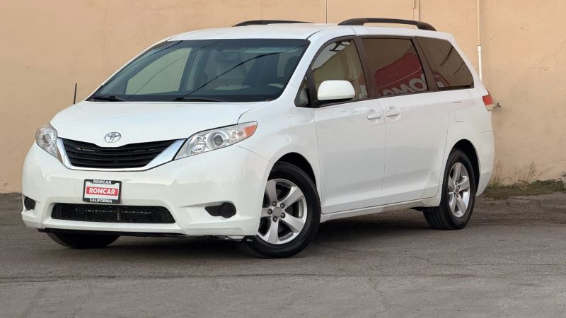 2014 Toyota Sienna LE