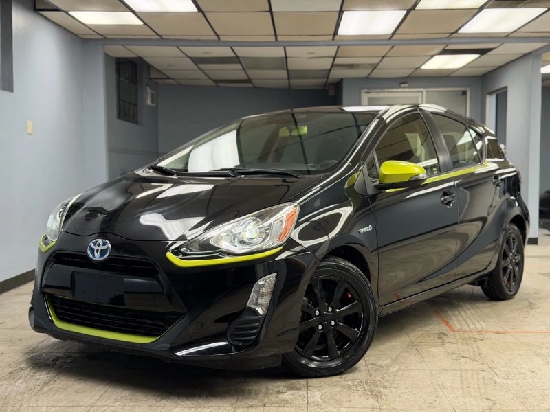2016 Toyota Prius c Persona Series's photo